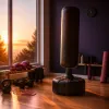 Bien choisir son sac de frappe sur pied pour un entraînement de boxe complet à domicile