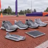 Comment bien choisir une chaussure grise de sport pour homme et femme