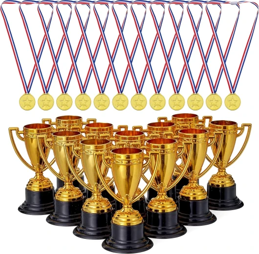 24 Pièces Mini Trophées & Médailles pour Fête Anniversaire des Enfants, Sport Scolaire, Tournoi & Fêtes Costumées Halloween - Cadeaux Invités & Récompenses