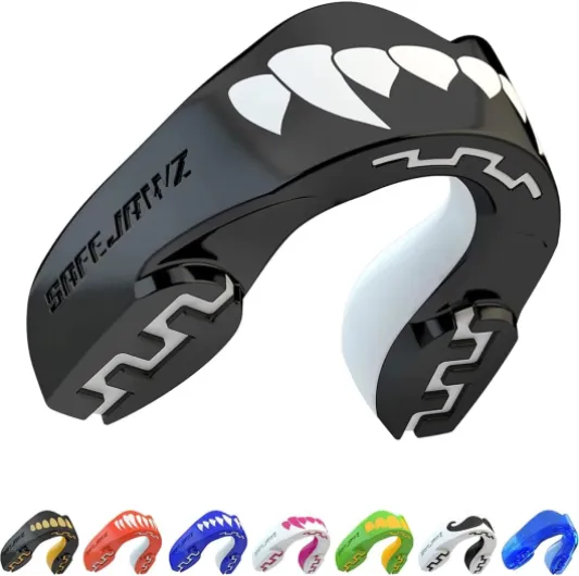 Sport Protège-Dents/Gouttière Coque Dentaire Protege Dent - Protection intégrale pour Tous Les Sports, notamment Le Rugby, MMA, Hockey, Judo, Karate, Les Arts Martiaux et la Boxe Junior (jusqu'à 11 ans) Black Fangz