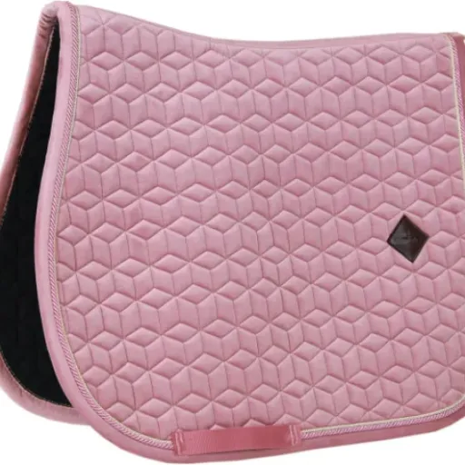 Test Tapis de selle COB Kentucky velours vieux rose : joli sur le dos, moins fun à entretenir