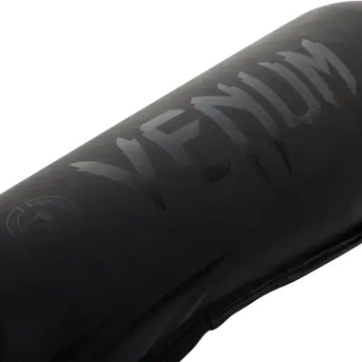 Test Venum Challenger Protège-Tibias Mat-Noir L : la valeur sûre pour l’entraînement régulier
