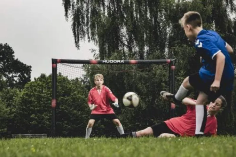 But de Football Pro Tect - Grand But de Football pour Enfants et Adultes - Port de Foot enveloppé de Mousse avec Filet 300x200 cm