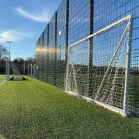 Test QUICKPLAY Q-Fold 480 x 210 cm : le grand but pliable qui transforme le jardin en terrain d'entraînement