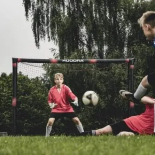 Test HUDORA But de Football Pro Tect 300x200 : une cage sympa pour le jardin, mais pas sans défauts
